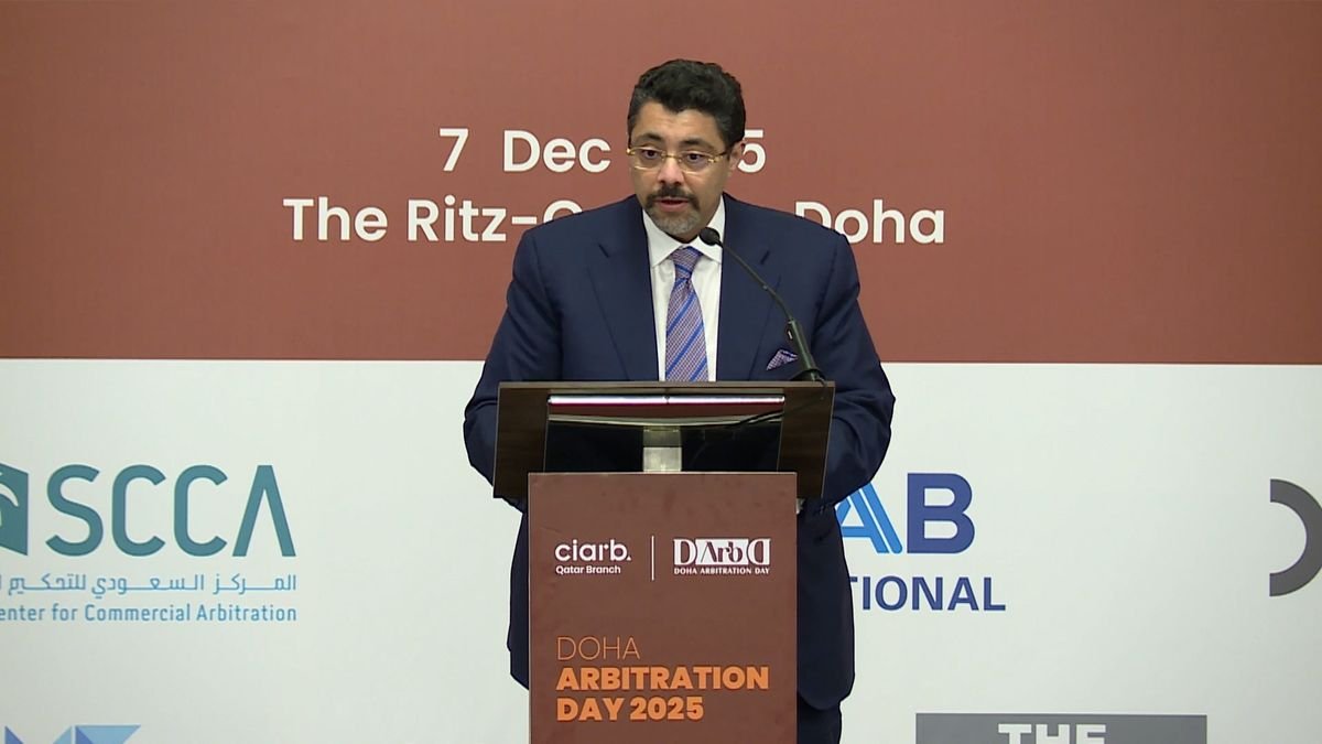 Speaker at the podium at the 2nd Doha Arbitration Day